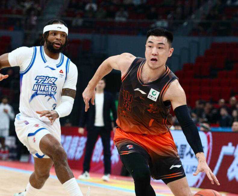米兰娱乐-从关键时刻马赛再遭质疑到摩纳哥围绕CBA季后赛战术微调，山东男篮今夜外线爆发 